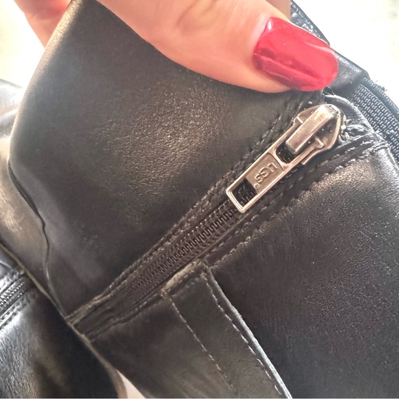 Ugg Australia Finnegan Leather Almond Toe Mid Calf Booties Black Size 10 - Picture 8 of 10